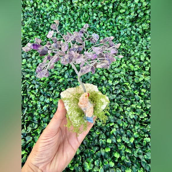 Parrot carving on Amethyst Tree - Picture 5 of 8